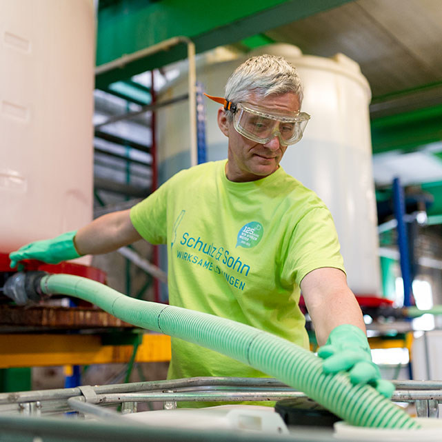 Herstellung und Abfüllung von Flüssigreinigern in der eigenen Produktion