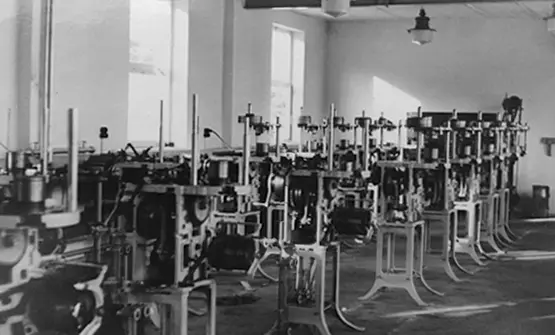 Double-cylinder circular knitting machine