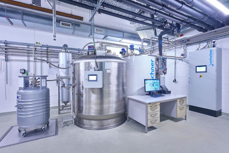 VL100 mit LHe-Dewar und automatischer Abfüllung