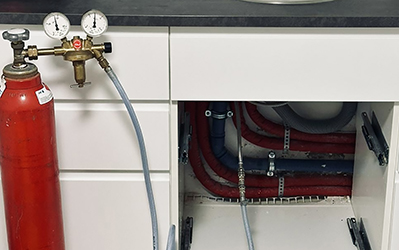 Leckageortung im Einfamilienhaus – Druckprobe, Tracergas, Thermografie (Aug.
