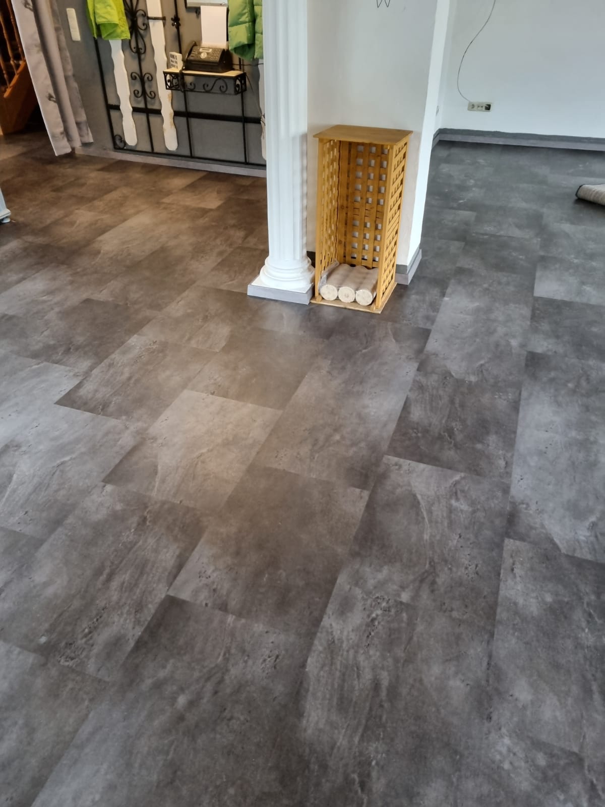 Vinyl flooring, dark decor