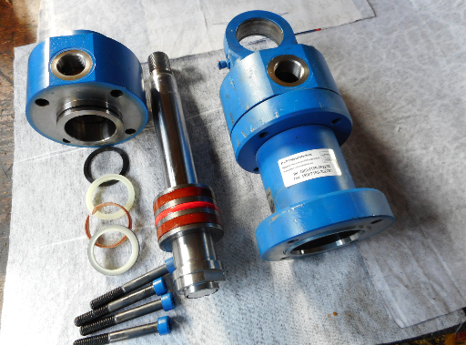 Components of a hydraulic cylinder