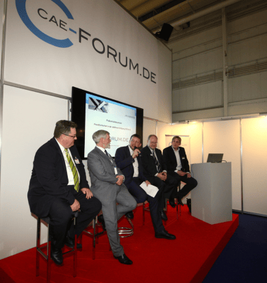 Podiumsdiskussion auf der CAE-Forum-Bühne
