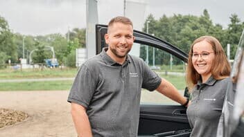 Servicemitarbeitende im Außendienst