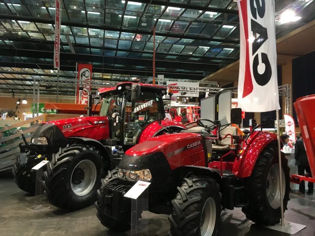 Case-Maxxum-Traktor in der Ausstellungshalle