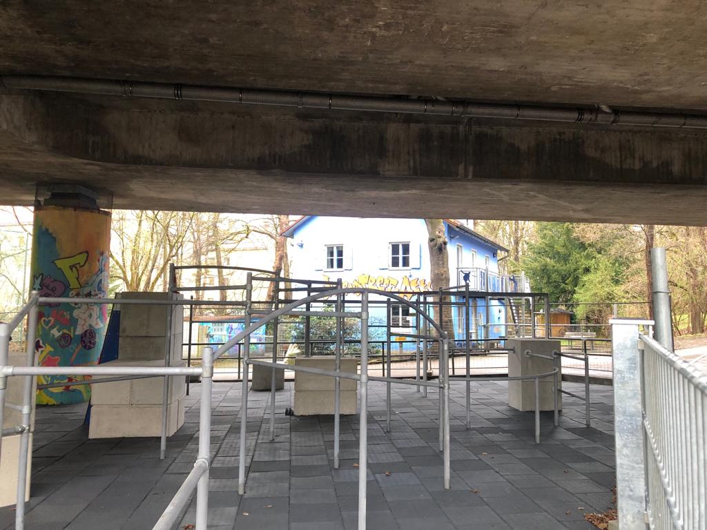Parcouranlage aus feuerverzinktem Stahl
