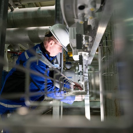 Elektromontage im Industrieprojekt