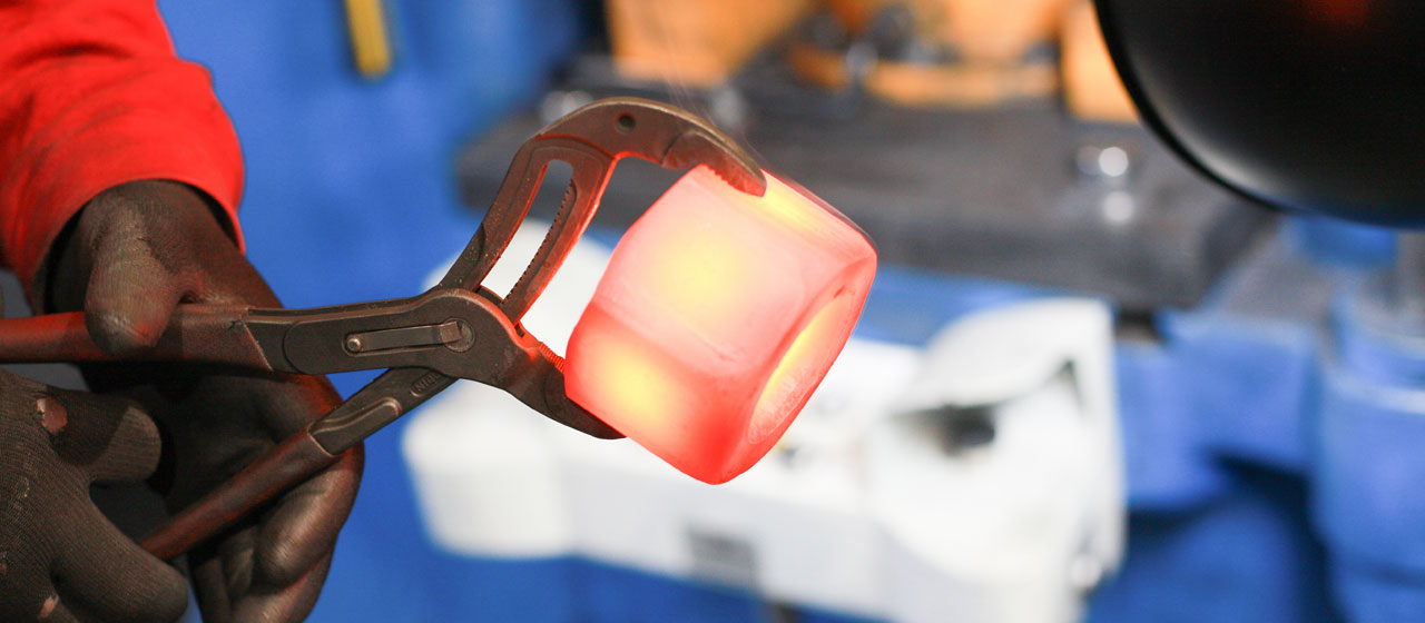 Warmgeformte Sonderschrauben
