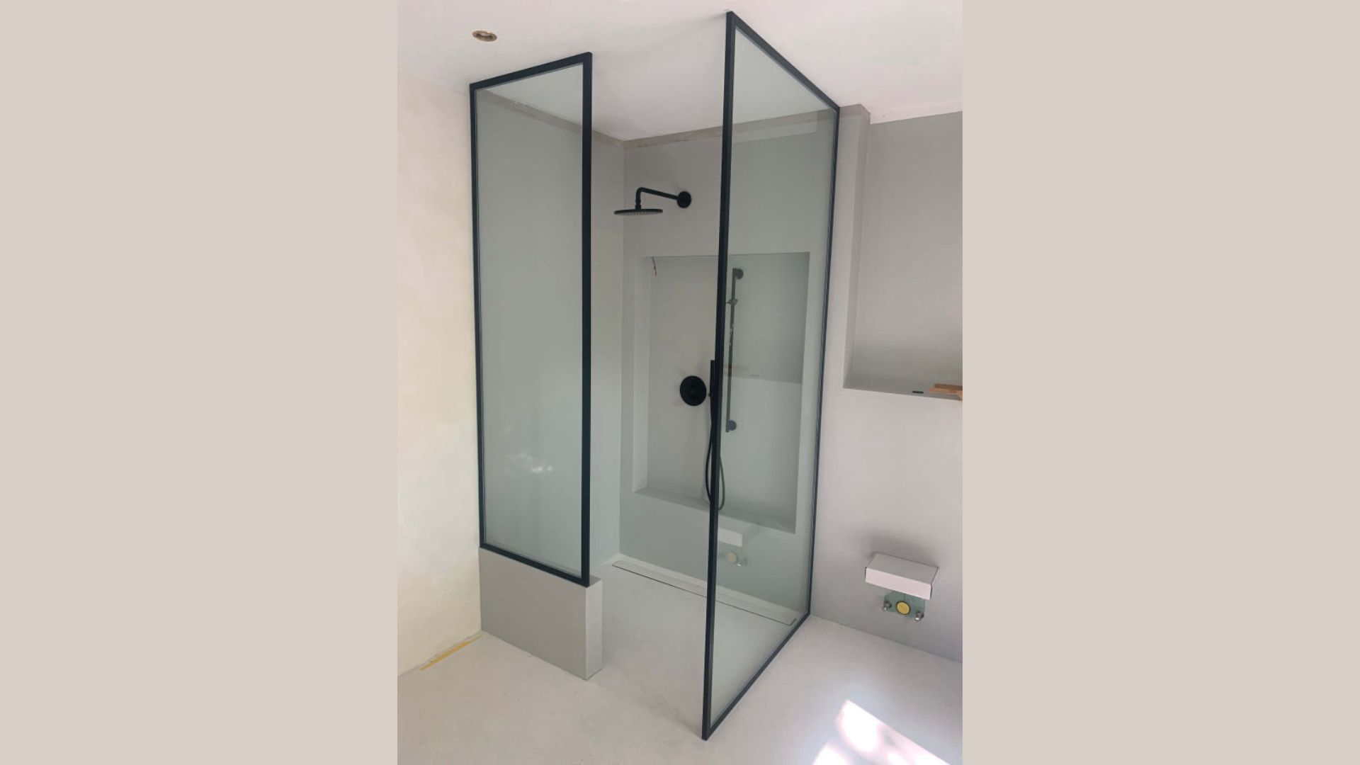 Glasdusche nach Maß
