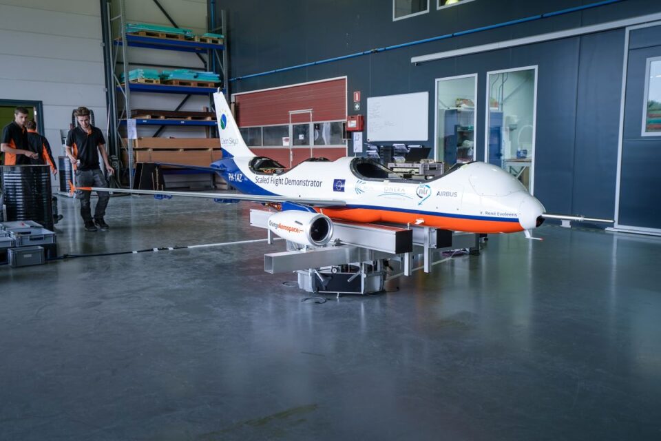 Inertia and center of gravity measurement on an aircraft
