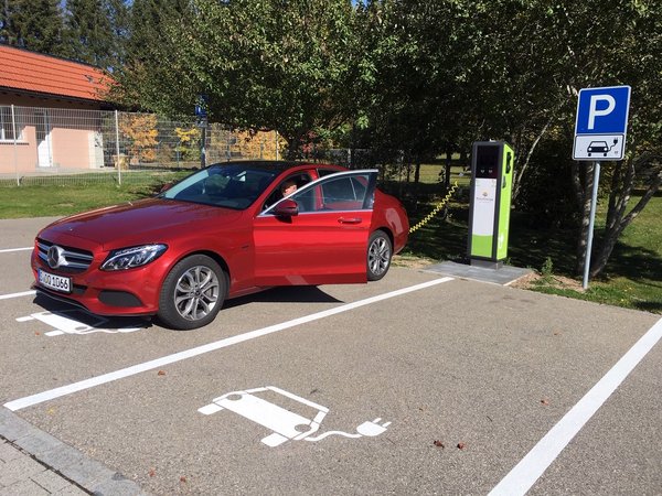 Ökostrom-Ladestationen auf dem Besucherparkplatz