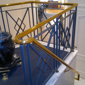 Treppe mit Geländer
