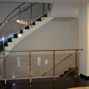 Treppe mit Geländer