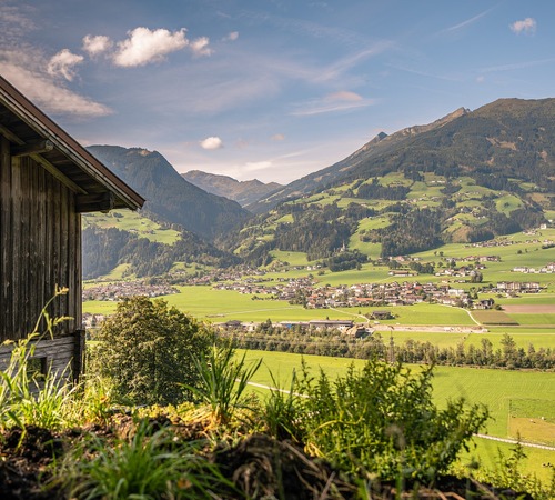 Berglandschaft mit Almhütte