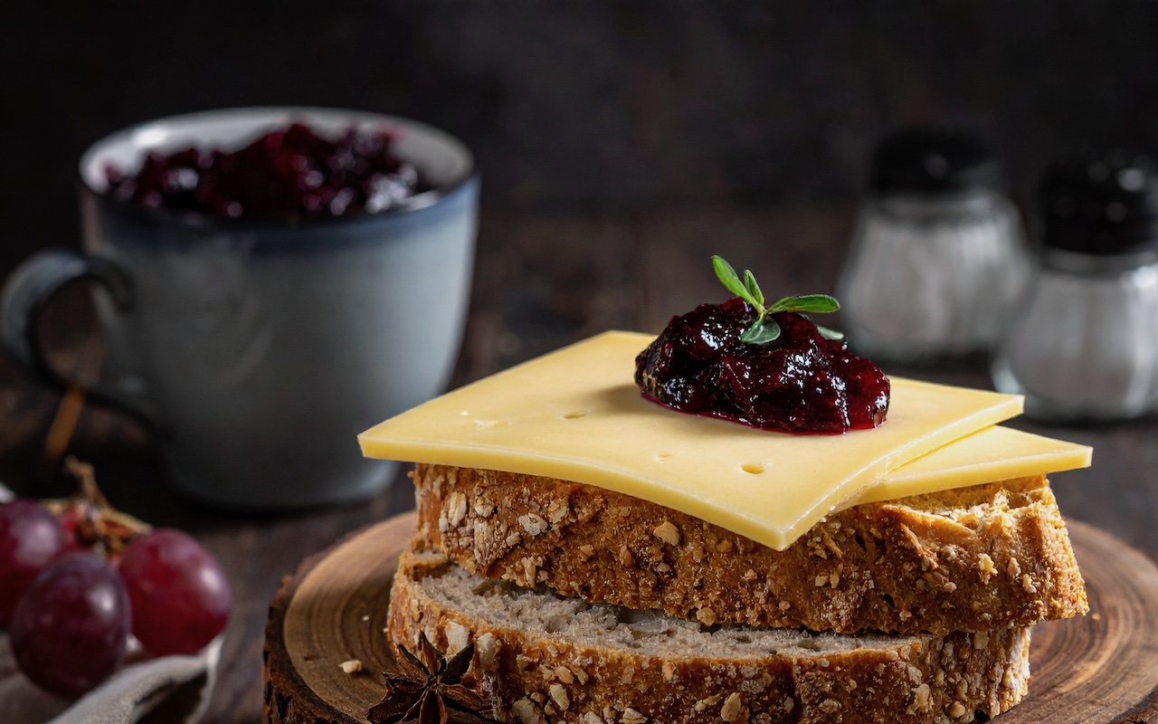 Zu Käse und Brot