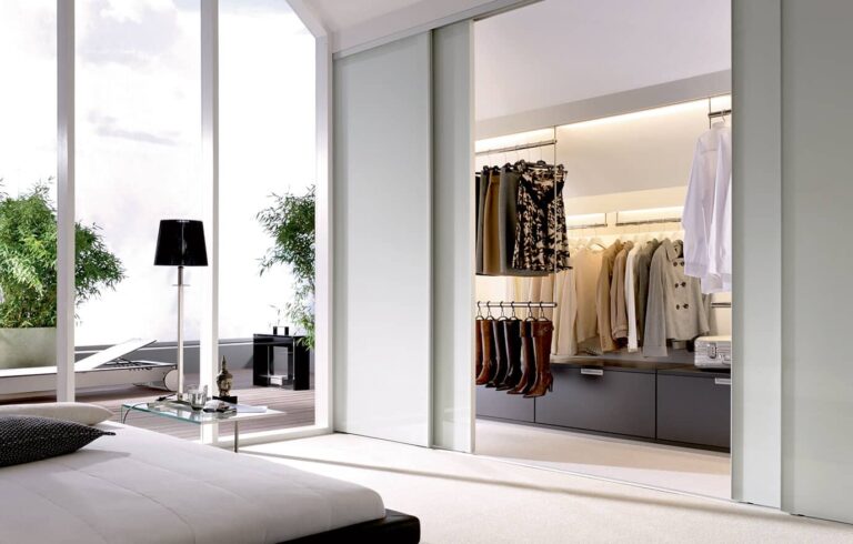 Schlafzimmer mit Einbauschrank nach Maß