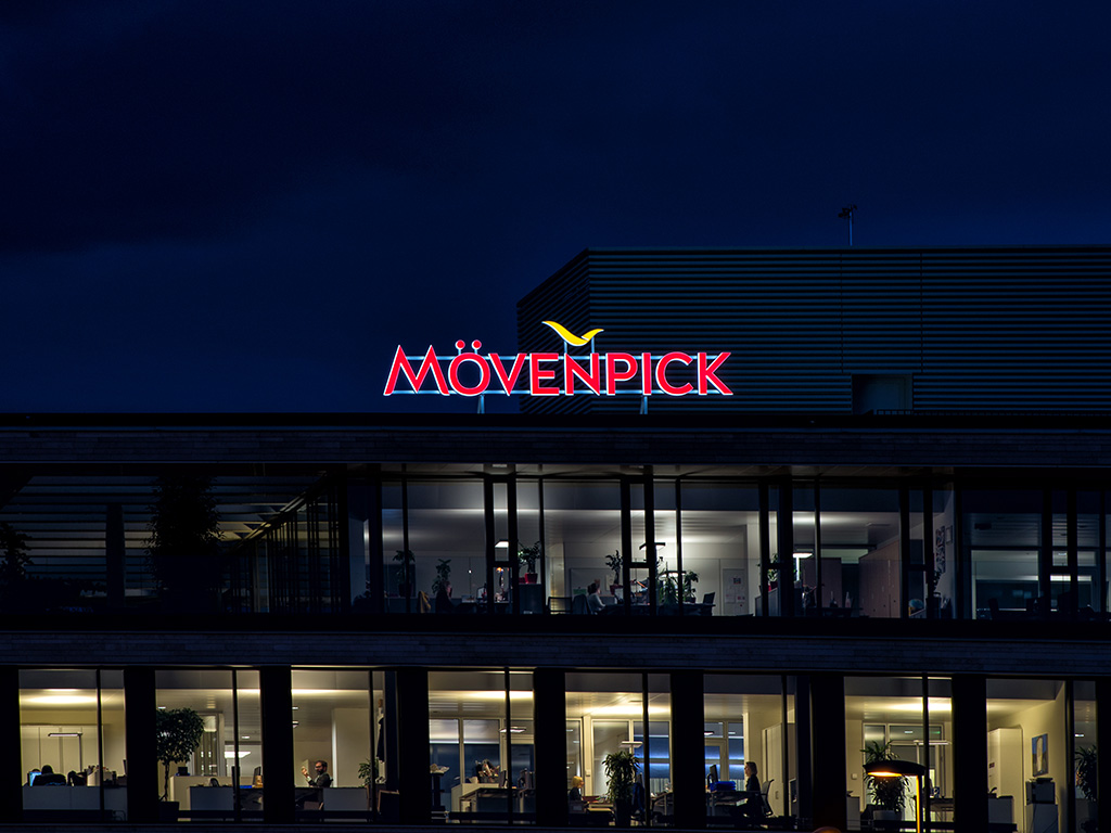Leuchtwerbung Mövenpick