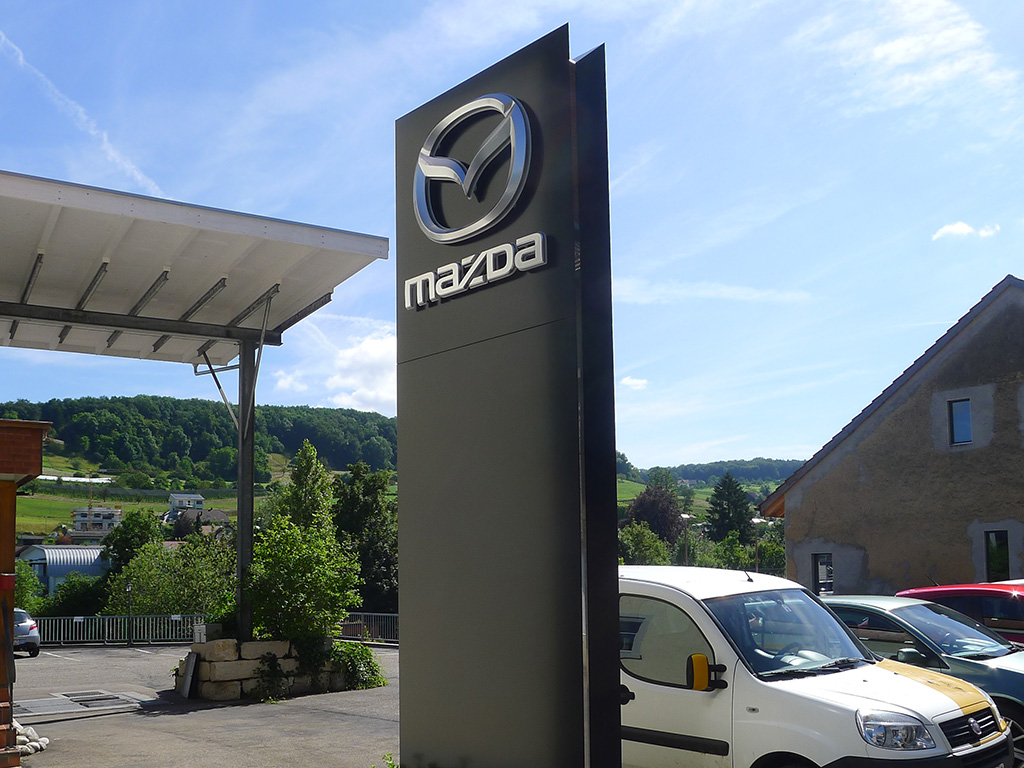Fassadenwerbung Mazda