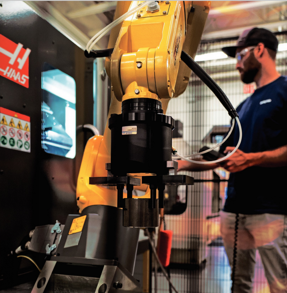 Servicetechniker mit Roboter