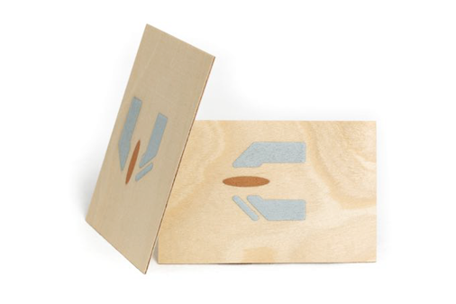 Designschicht aus Zink und Kupfer auf Holz