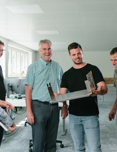Teamprüfung eines mechanischen Bauteils