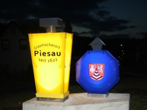 Glastrennwand mit Pendeltüren