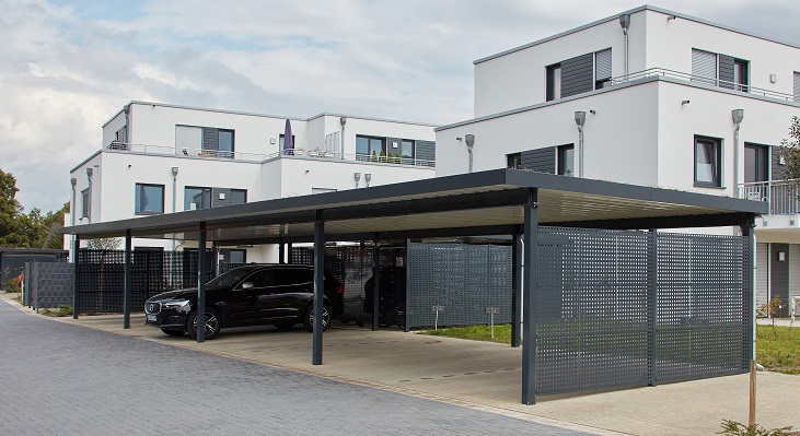 Carport mit Lochblech-Verkleidung