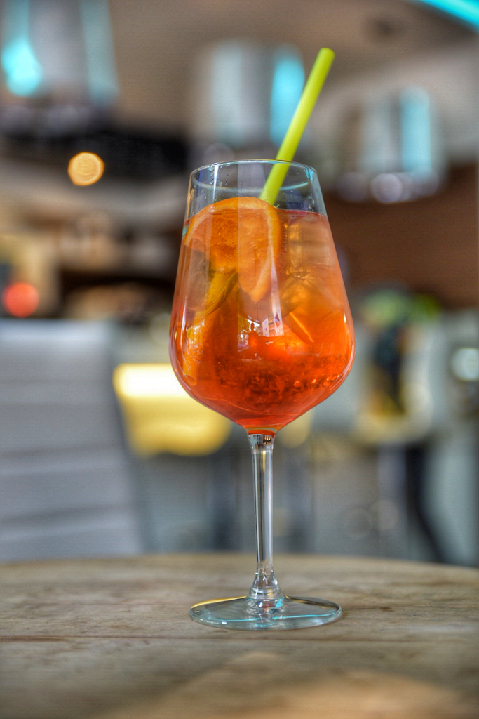 Getränke (Kaffee, Wein, Cocktails)