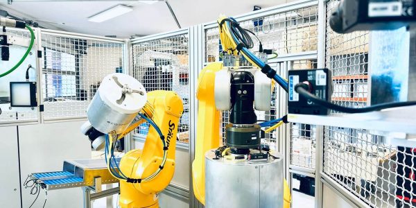 EYESPEC-FAW GROUP mit Partnern Keyence und STÄUBLI
