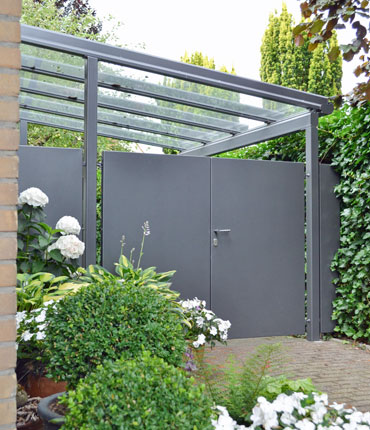 Toranlage zur Gartenterrasse