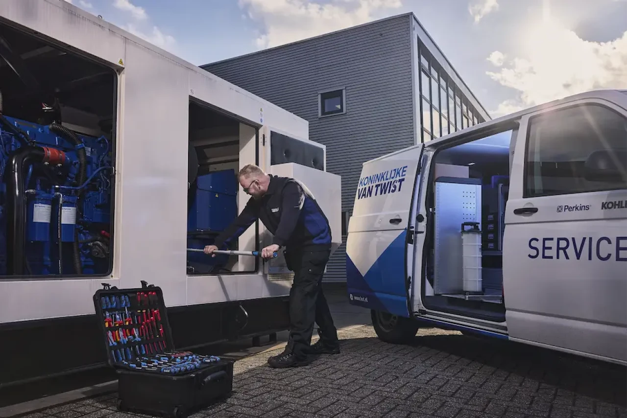 Regelmäßige Wartung eines Notstromaggregats