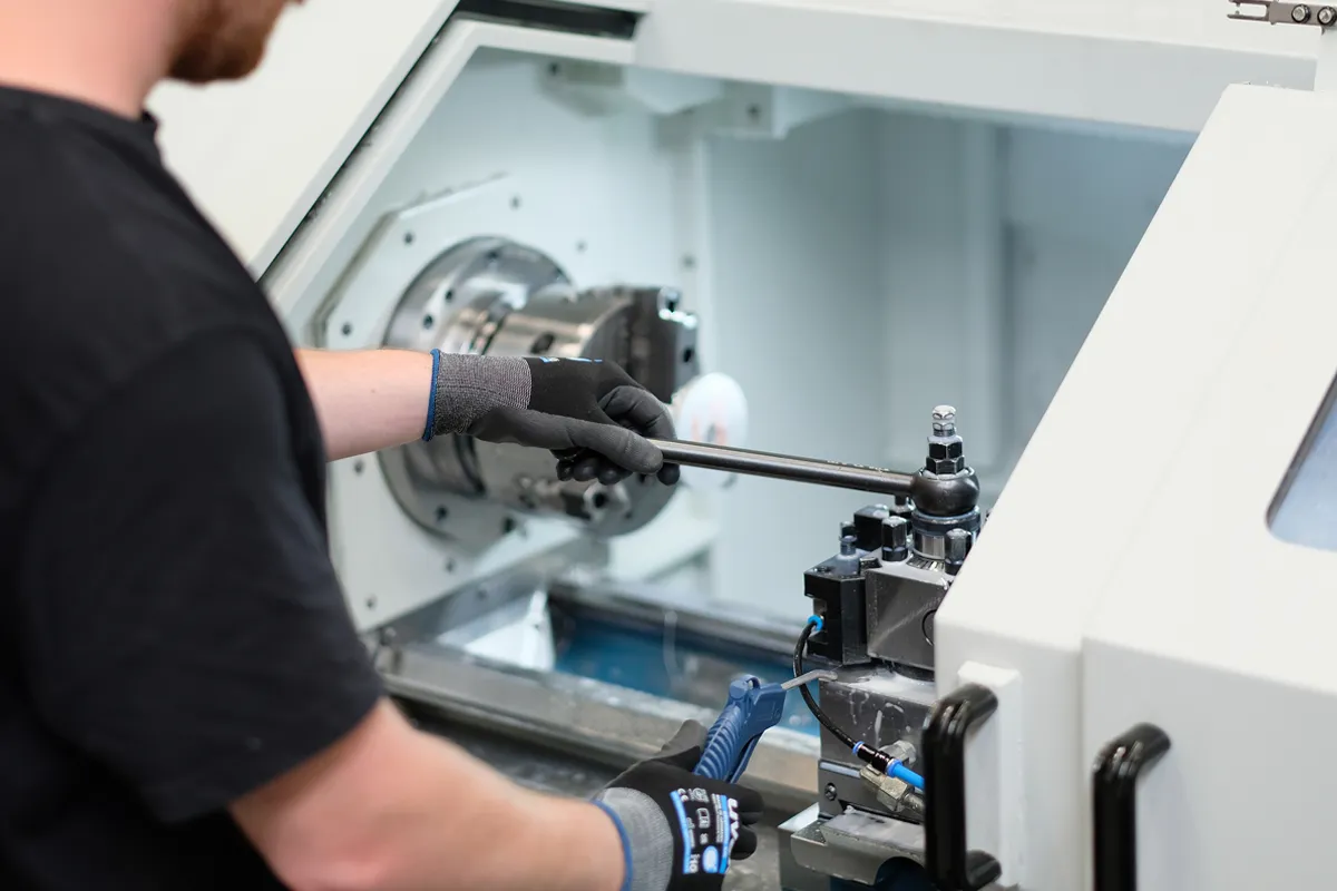 Produktionsmitarbeiter bei der Arbeit