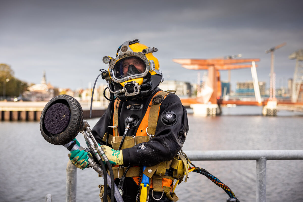 Propellerpolitur am Schiff