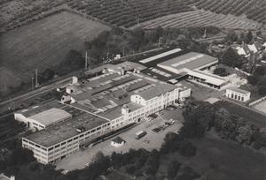 Firmengelände 1984 nach Erweiterung der Versandhallen