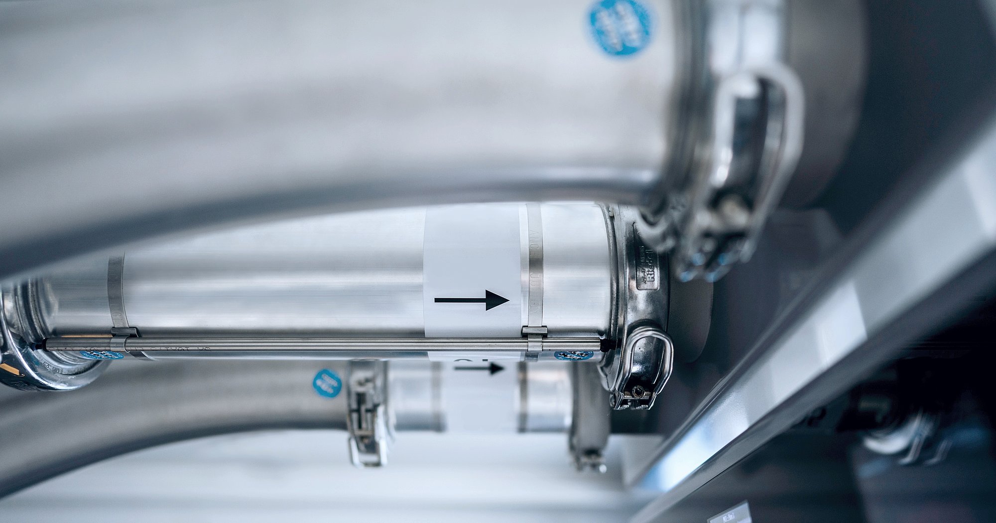 Pneumatic material transport of bulk materials