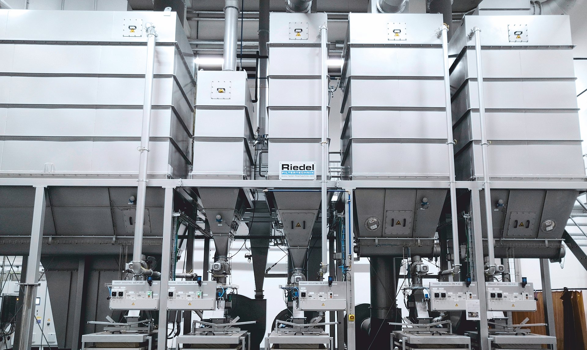 Fabric filter reference system in operation