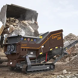 CoreShred 250 im Einsatz mit Baumischabfall