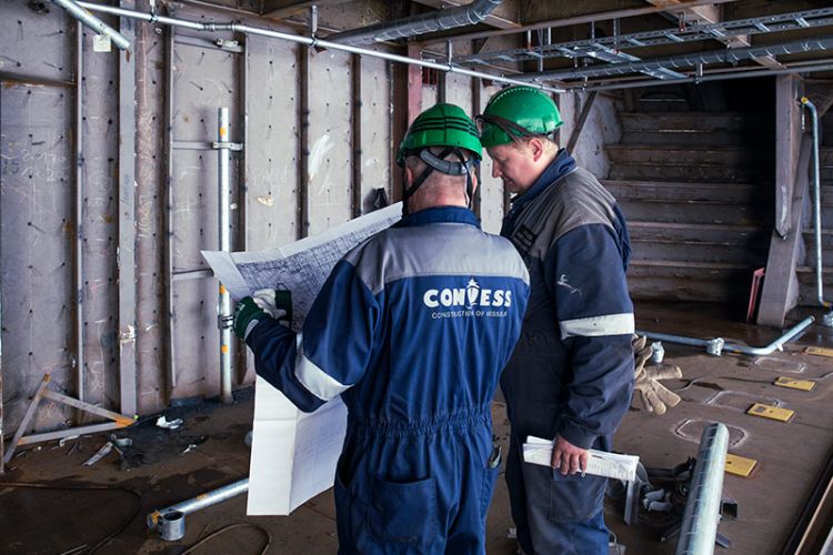Arbeiten am Schiffsrumpf
