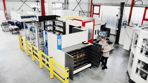 CNC-Fräsmaschine mit Roboterautomation