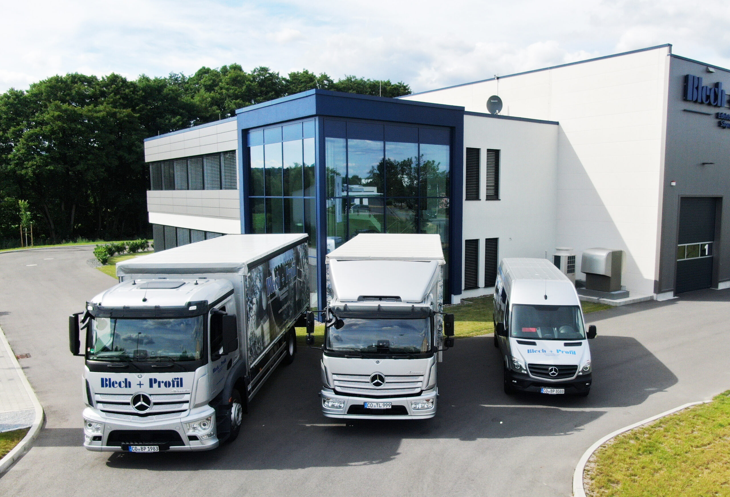 Auslieferungsfahrzeuge für den täglichen Versand