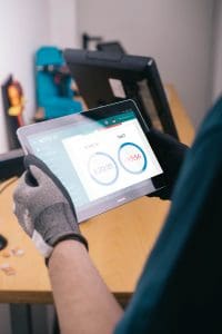 prodwatch Montagearbeitsplatz mit Tablet (Schichtübersicht)