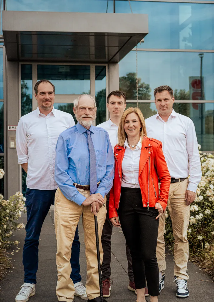 Jänecke family in front of the administration building