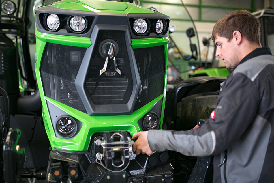 DEUTZ-FAHR Traktor