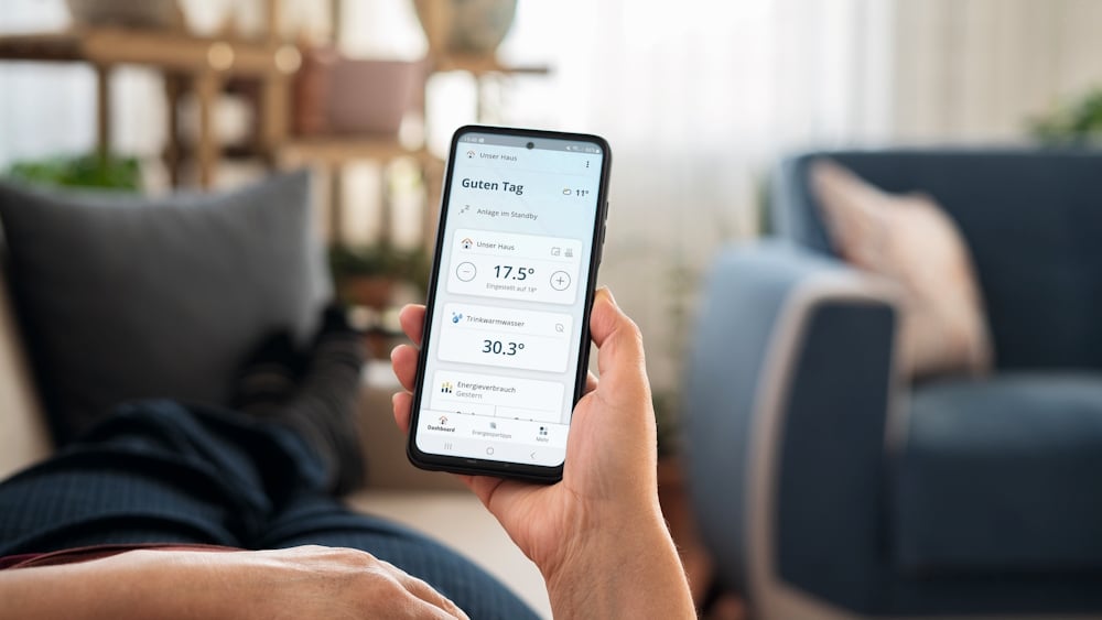 Home Komfort App on a smartphone