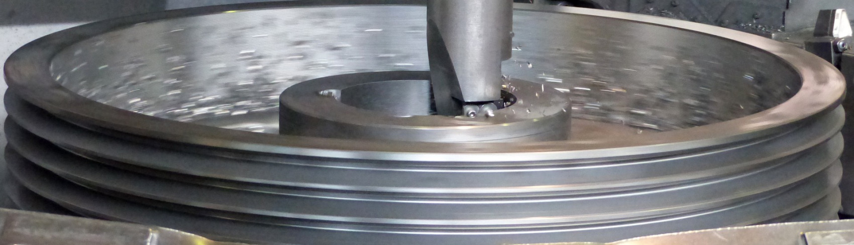 Zerspanung und Lohnarbeit: konventionelle und CNC-Drehbearbeitung