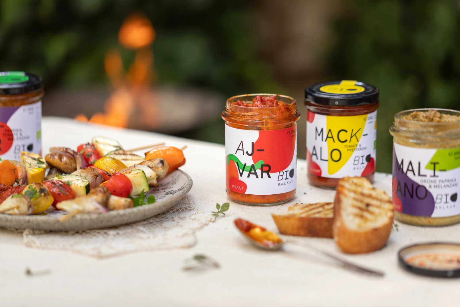 Grillen wie am Balkan mit Bio-Ajvar & Co.