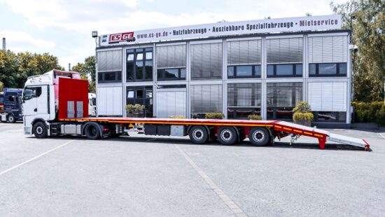 ES-GE Megatrailer mit hydraulischer Heckabsenkung
