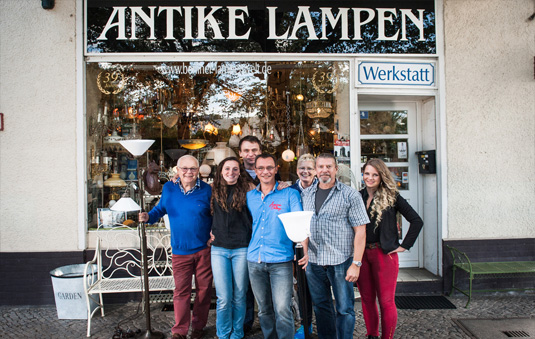 Lampenauswahl im Fachgeschäft