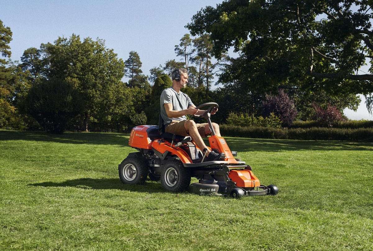 Lawn tractor Husqvarna R214 TC