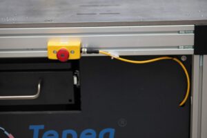 Not-Halt am Gestell mit Scanner-Umhausung